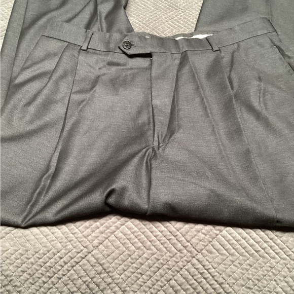 Joseph Abboud-Nordstrom mens suit, 40R/W34- inseam 29.5 inches - Picture 11 of 13